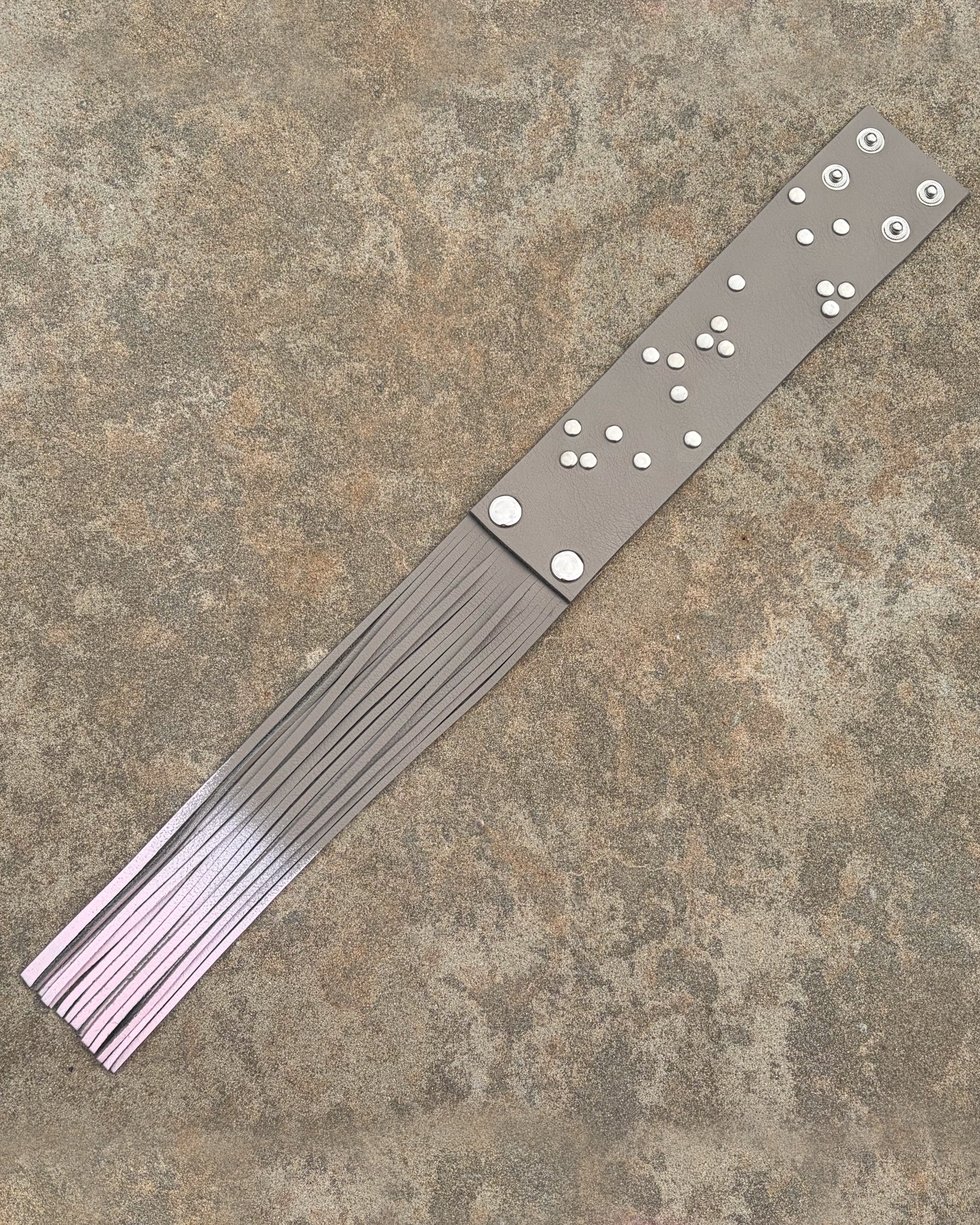 FADE FRINGE CUFF