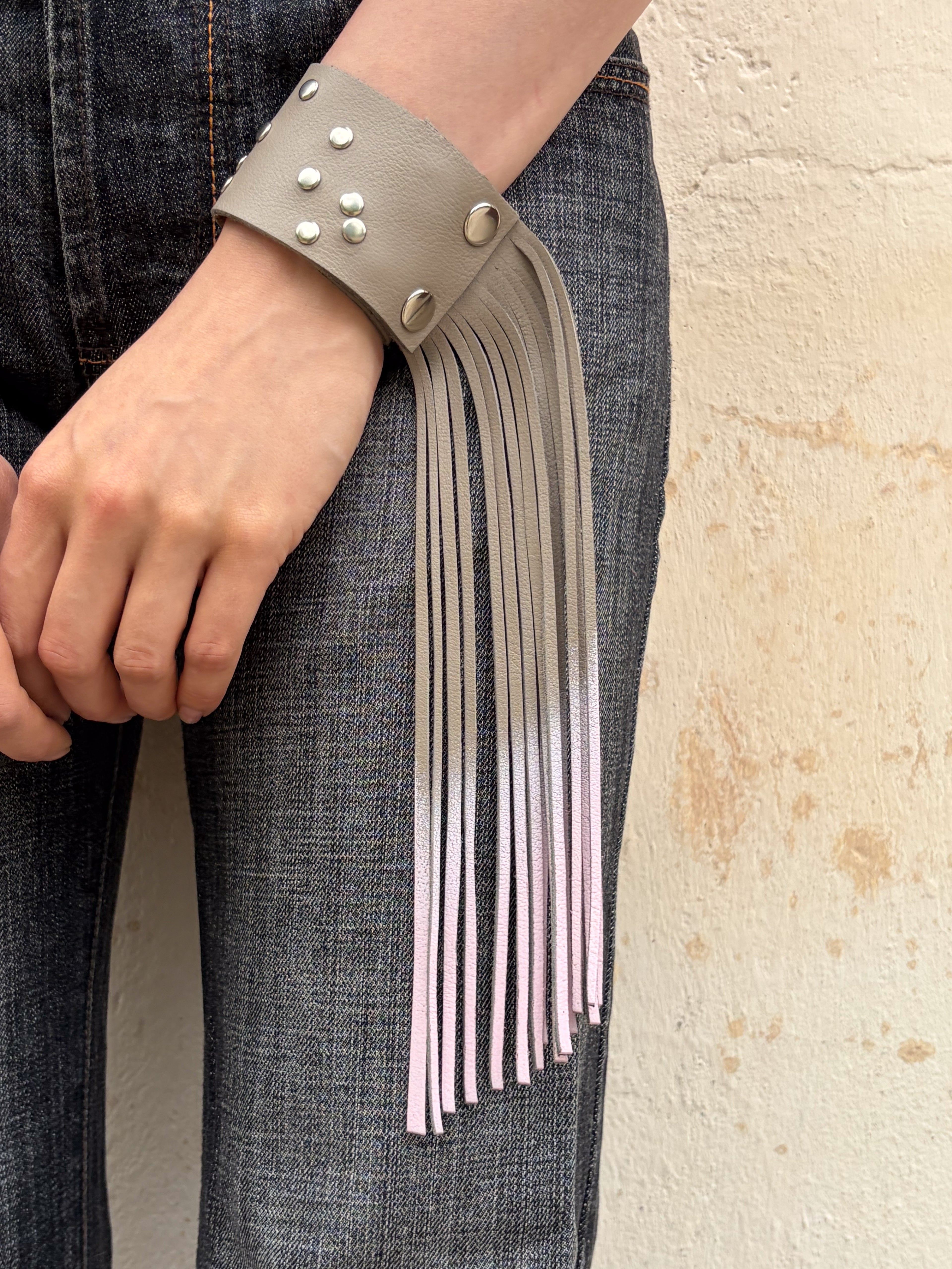 FADE FRINGE CUFF
