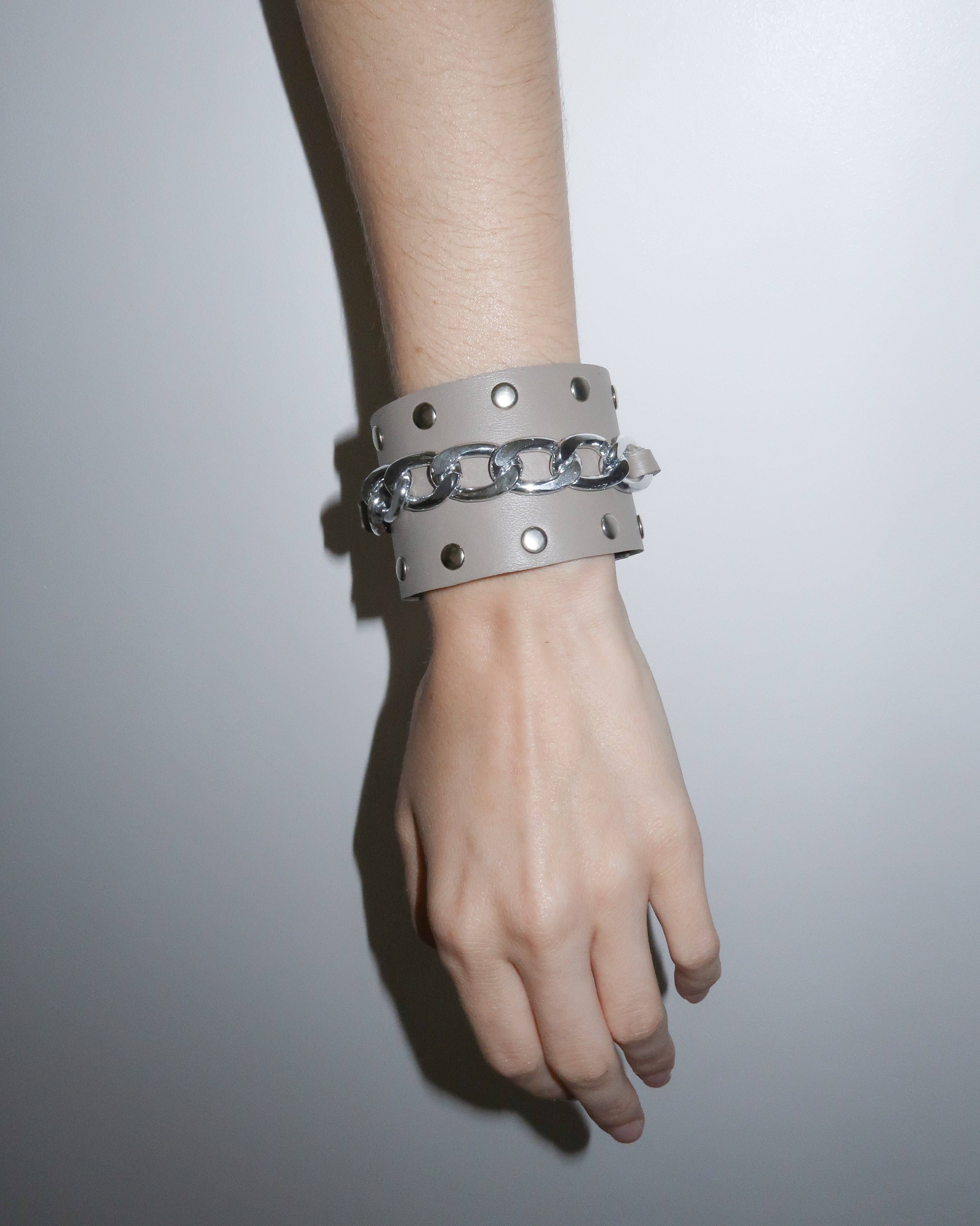 CHAIN CUFF ASH BROWN