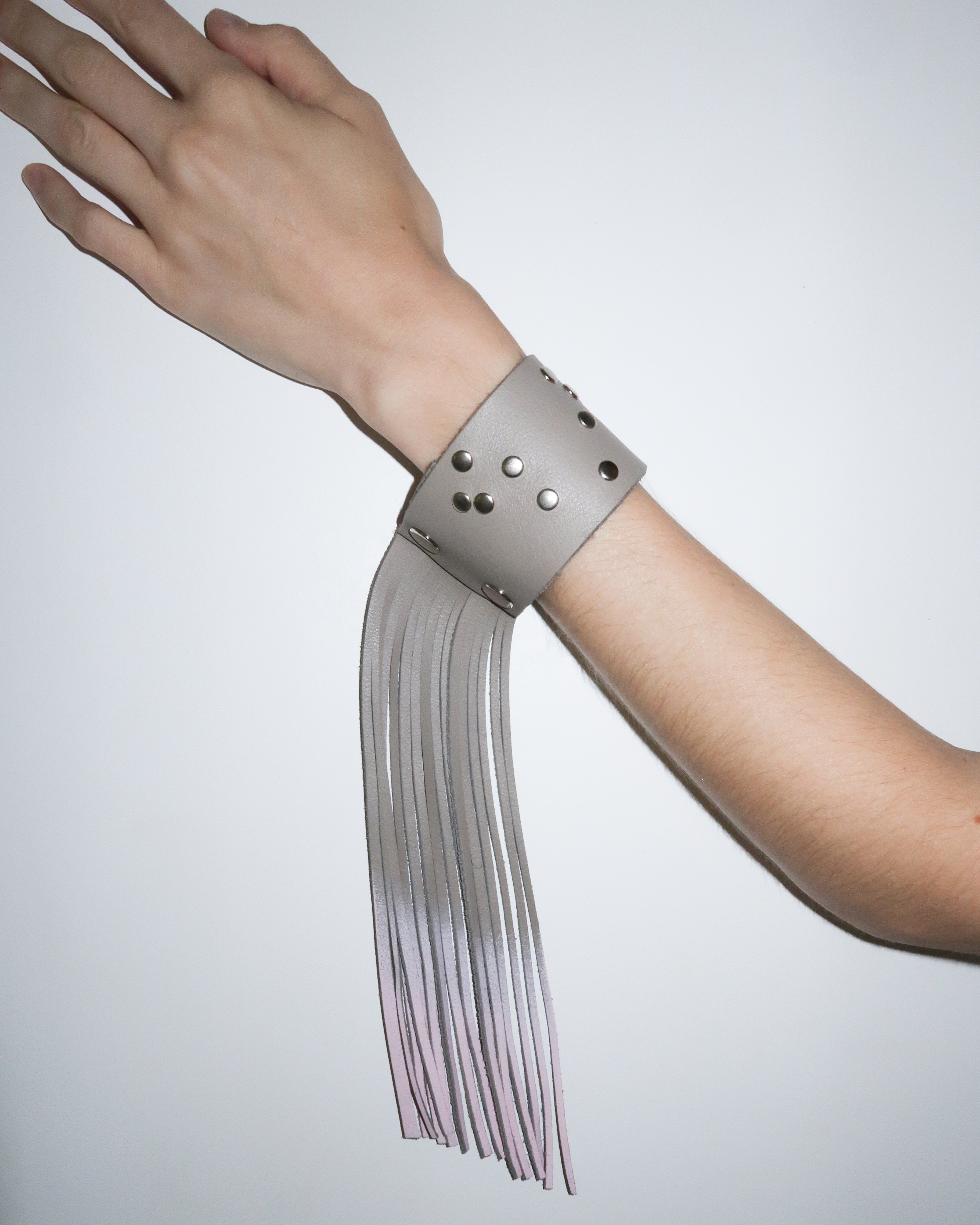 FADE FRINGE CUFF