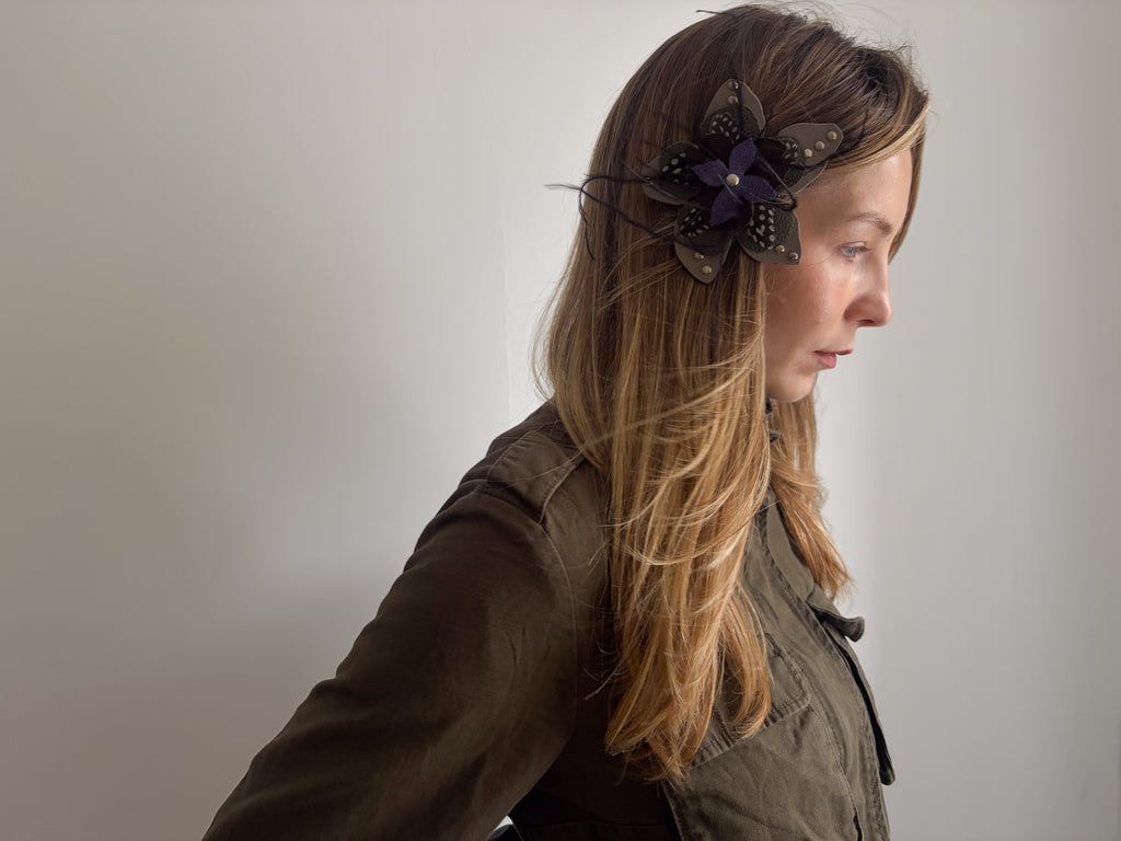 Ever-blooming feather brooch & hair clip ash brown
