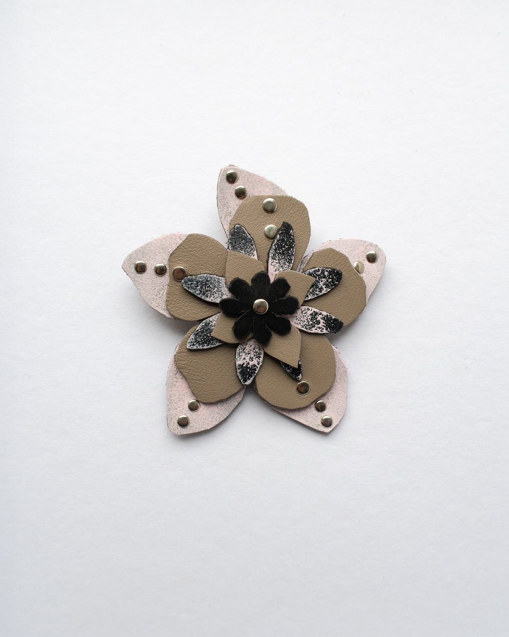 Ever-blooming brooch & hair clip pink