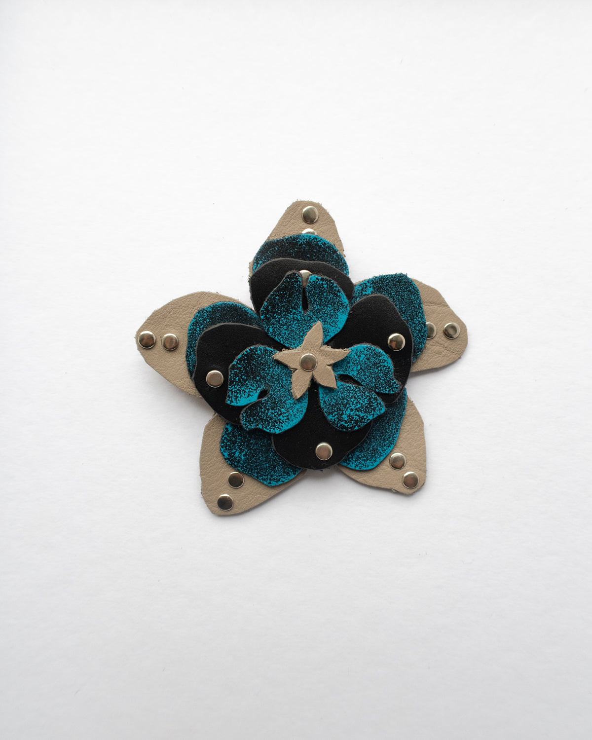 Ever-blooming brooch & hair clip ash brown