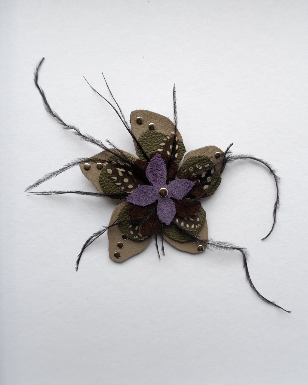 Ever-blooming feather brooch & hair clip ash brown
